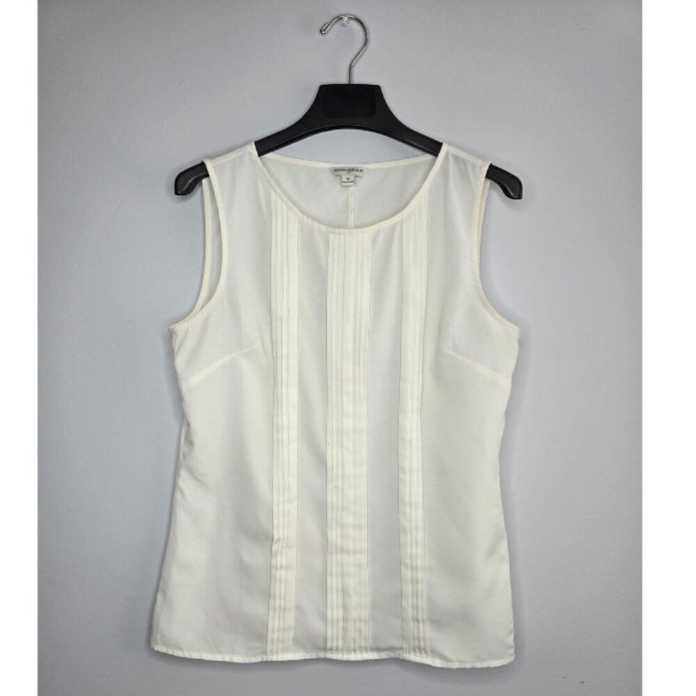 Banana Republic Factory Ivory Sleeveless Blouse M – Pleated Front, Classic Layer